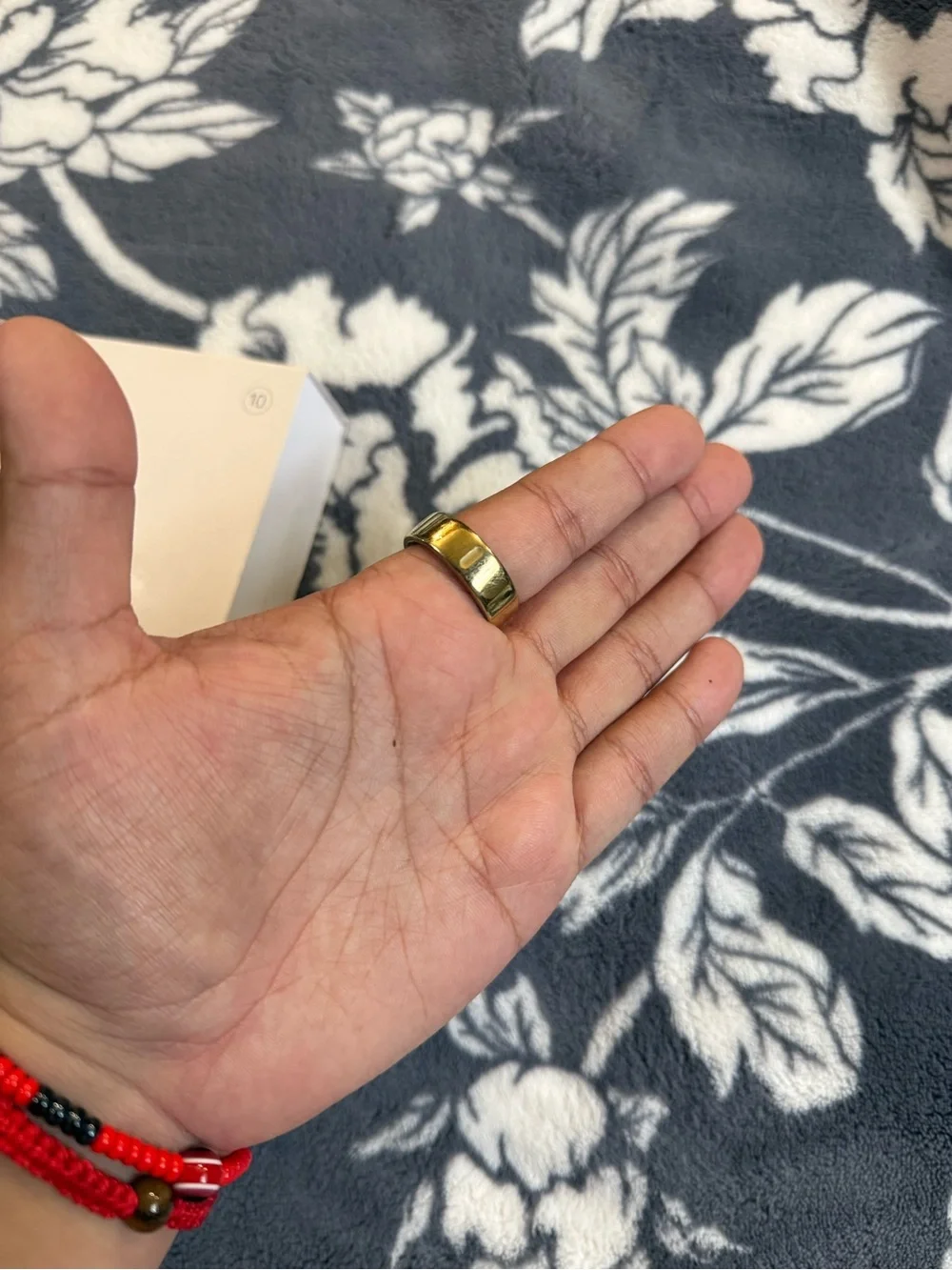 Oura Ring 4 in Gold. Great condition!